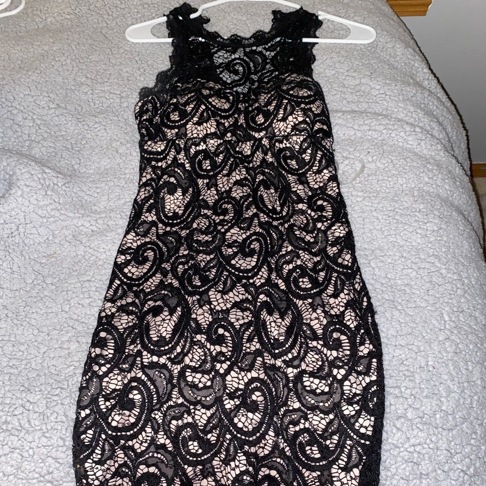 Windsor Black Lace Homecoming Dress